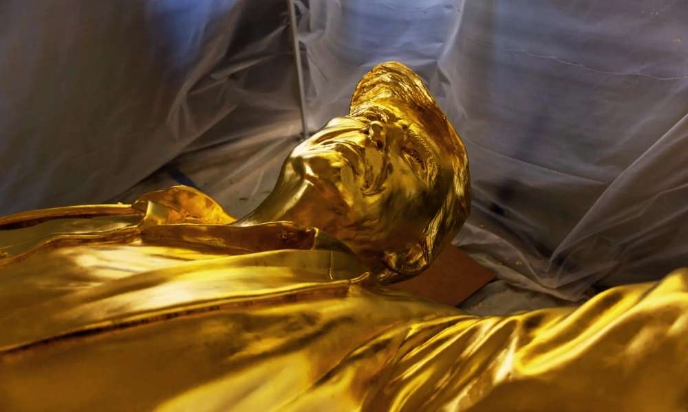 Trump tendrá una Gigante Estatua Dorada en Florida Don Colossus